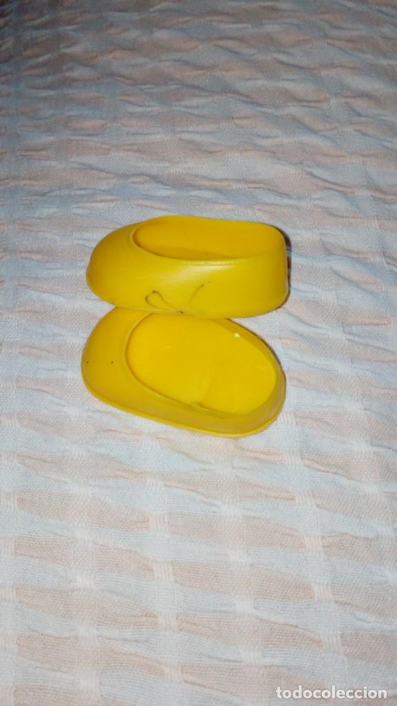 Mu&ntilde;ecas Nancy y Lucas: Zapatos amarillos para Nancy. - Foto 1