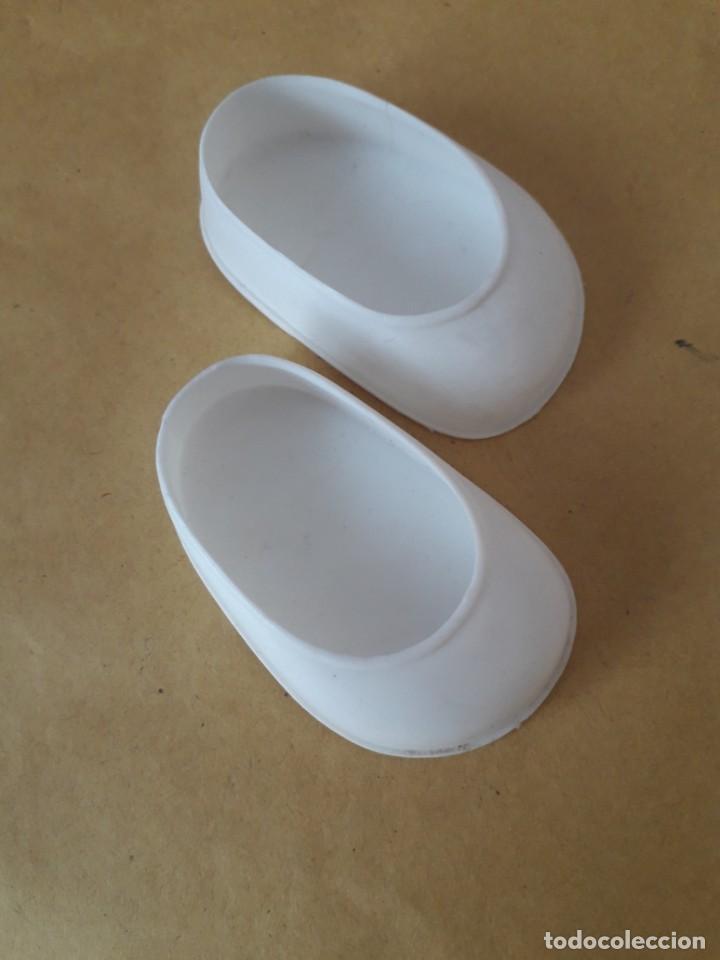 Mu&ntilde;ecas Nancy y Lucas: Zapatos blancos Nancy - Foto 1