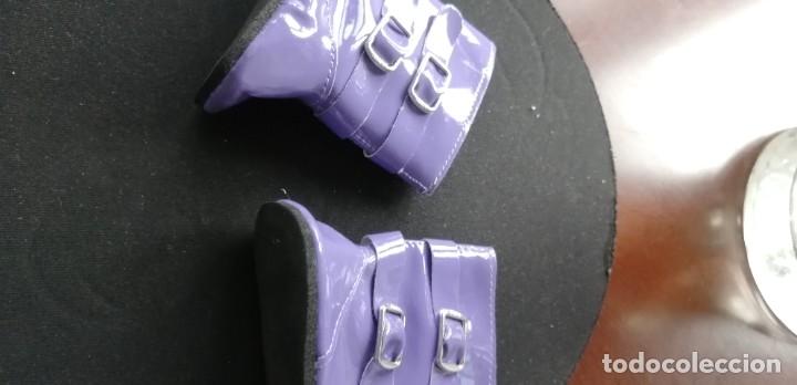 Mu&ntilde;ecas Nancy y Lucas: Botas lilas de mu&ntilde;eca 7x3.50 - Foto 1