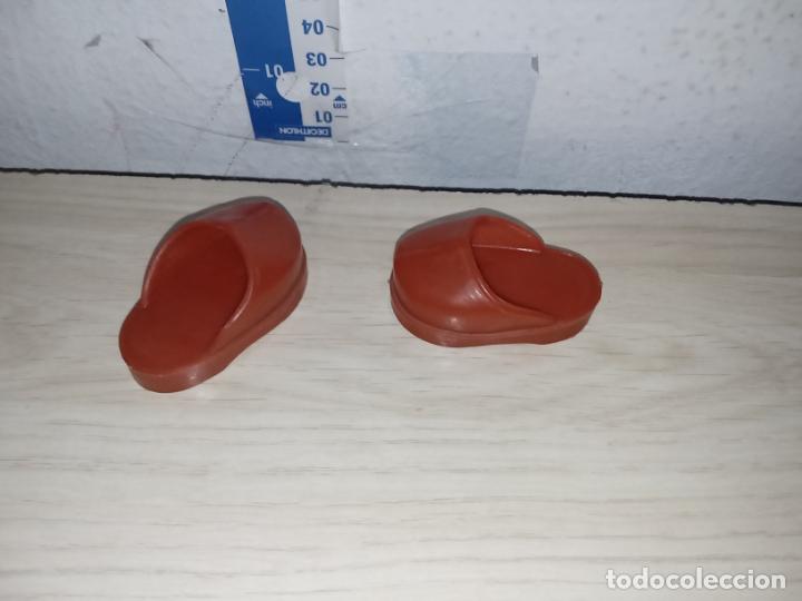 Mu&ntilde;ecas Nancy y Lucas: Zuecos rojos de mu&ntilde;eca Nancy - Foto 2