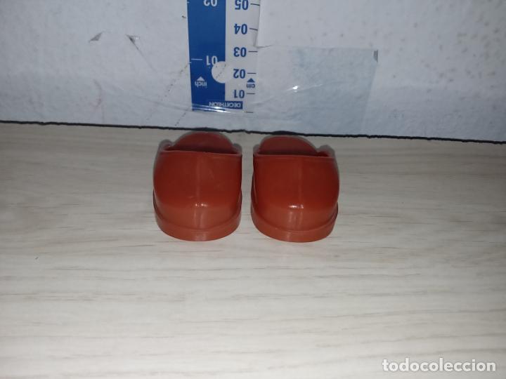 Mu&ntilde;ecas Nancy y Lucas: Zuecos rojos de mu&ntilde;eca Nancy - Foto 3