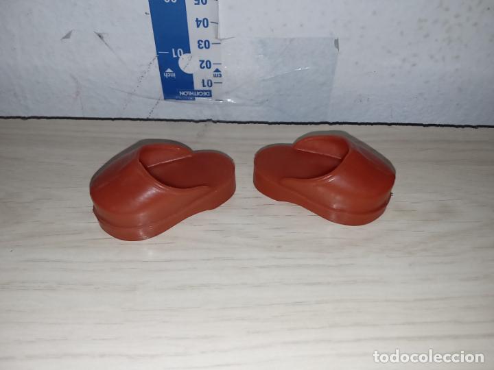 Mu&ntilde;ecas Nancy y Lucas: Zuecos rojos de mu&ntilde;eca Nancy - Foto 1