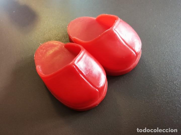 Mu&ntilde;ecas Nancy y Lucas: Zuecos rojos originales Nancy - Foto 1