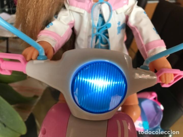 Mu&ntilde;ecas Nancy y Lucas: Moto Vespa y mu&ntilde;eca Nancy motera - Foto 2