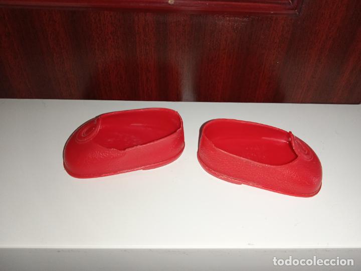 Mu&ntilde;ecas Nancy y Lucas: Zapatos de mu&ntilde;eca Nancy bot&oacute;n rojo - Foto 3