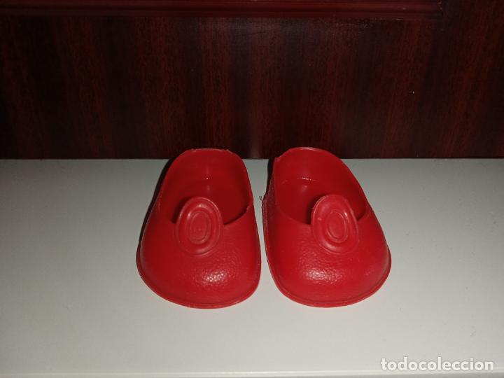 Mu&ntilde;ecas Nancy y Lucas: Zapatos de mu&ntilde;eca Nancy bot&oacute;n rojo - Foto 1