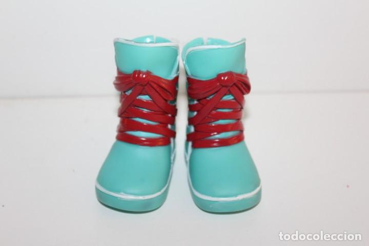Mu&ntilde;ecas Nancy y Lucas: NANCY NEW BOTAS AZULES DECORADAS CON CORDONES - Foto 1