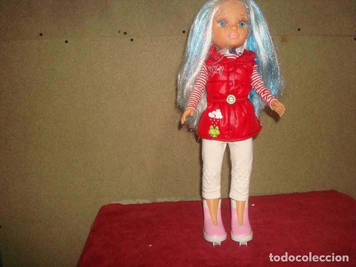 Mu&ntilde;ecas Nancy y Lucas: nancy new mechas azules con patines - Foto 1