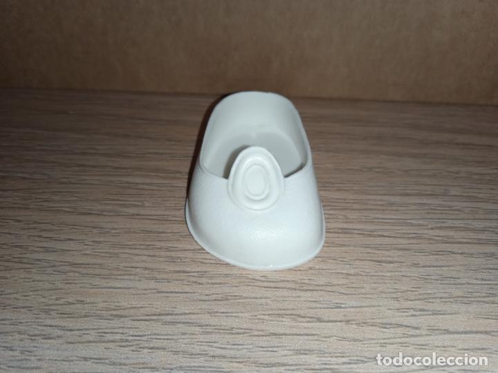 Mu&ntilde;ecas Nancy y Lucas: Zapato blanco de mu&ntilde;eca nancy - Foto 1