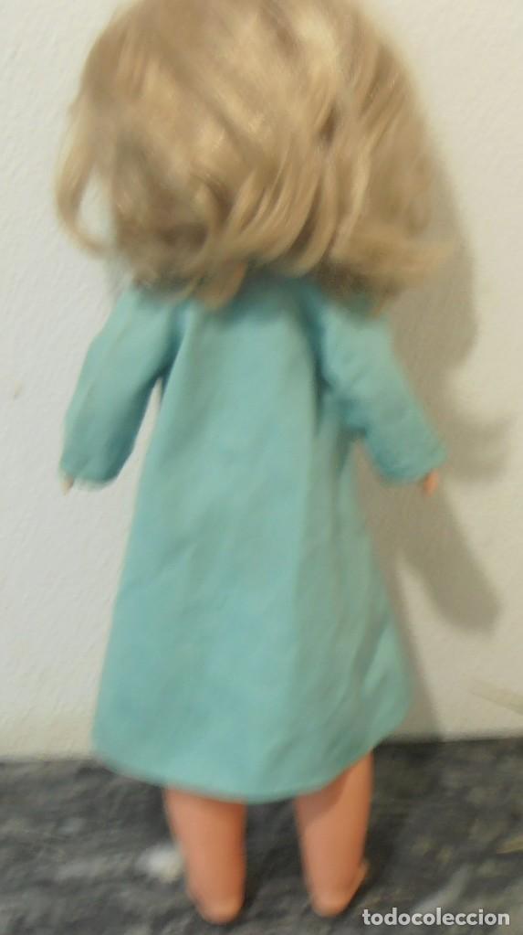 Mu&ntilde;ecas Nancy y Lucas: GABARDINA AZUL DE NANCY - Foto 2