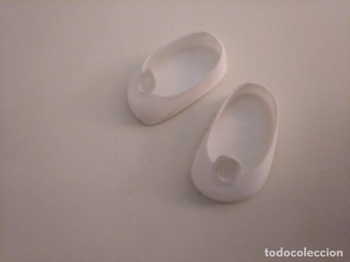 Mu&ntilde;ecas Nancy y Lucas: Zapatos Nancy bot&oacute;n blancos - Foto 1