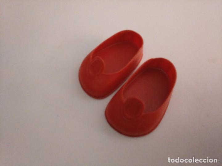 Mu&ntilde;ecas Nancy y Lucas: Zapatos Nancy bot&oacute;n rojos - Foto 1