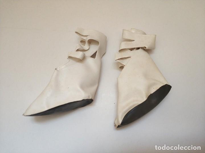 antiguas botas altas con tiras blancas caladas - Comprar Muñecas Nancy y  Lucas en todocoleccion - 317367598