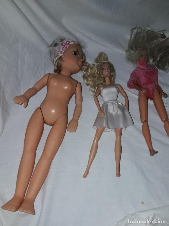 Mu&ntilde;ecas Nancy y Lucas: Mu&ntilde;eca Nancy y dos Barbies - Foto 4