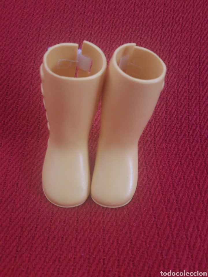 Mu&ntilde;ecas Nancy y Lucas: Mu&ntilde;eca Nancy New Botas amarillas - Foto 1