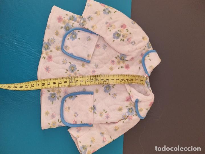 Mu&ntilde;ecas Nancy y Lucas: Bata de casa guateada de Mama LUCHY - Foto 2