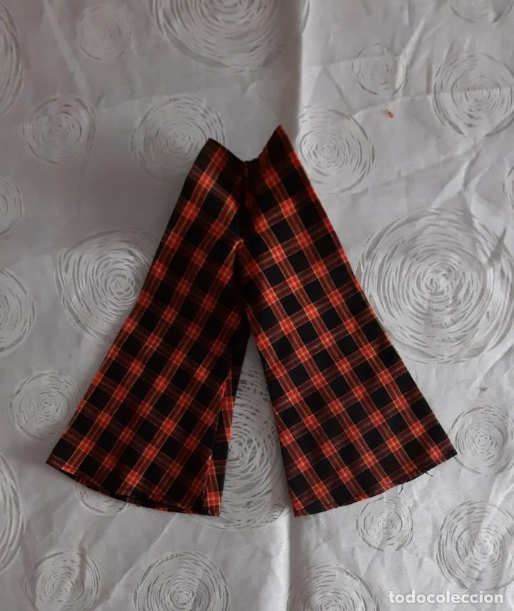 Mu&ntilde;ecas Nancy y Lucas: NANCY PANTALON CONJUNTO PINTORA DE LOS 70 - Foto 2