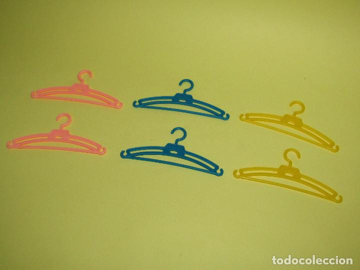 Mu&ntilde;ecas Nancy y Lucas: Antiguo Lote de 6 Perchas de NANCY Originales - Foto 1