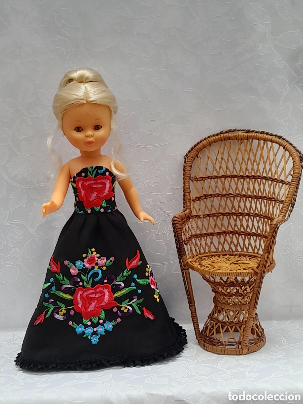 Mu&ntilde;ecas Nancy y Lucas: Vestido bordado confeccionado - Foto 2