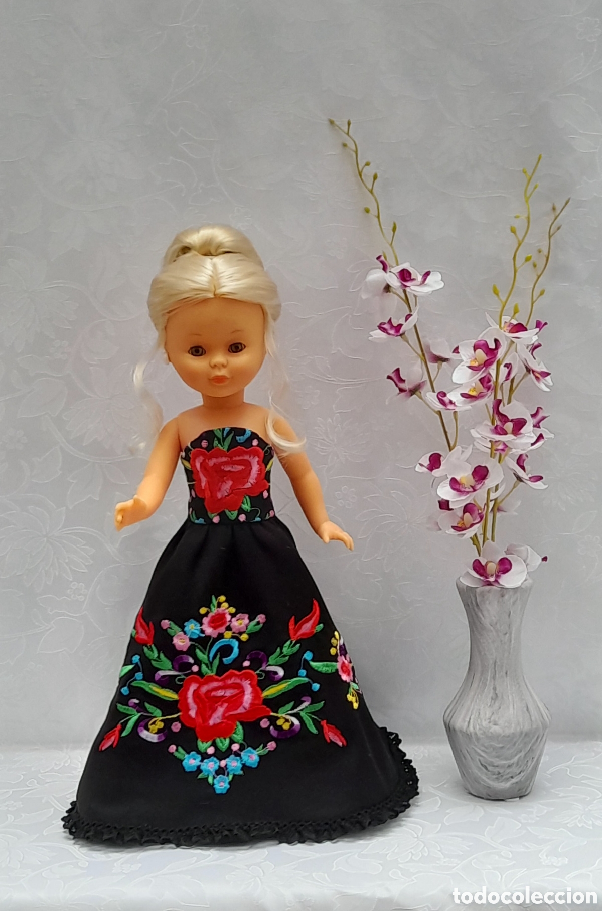 Mu&ntilde;ecas Nancy y Lucas: Vestido bordado confeccionado - Foto 4