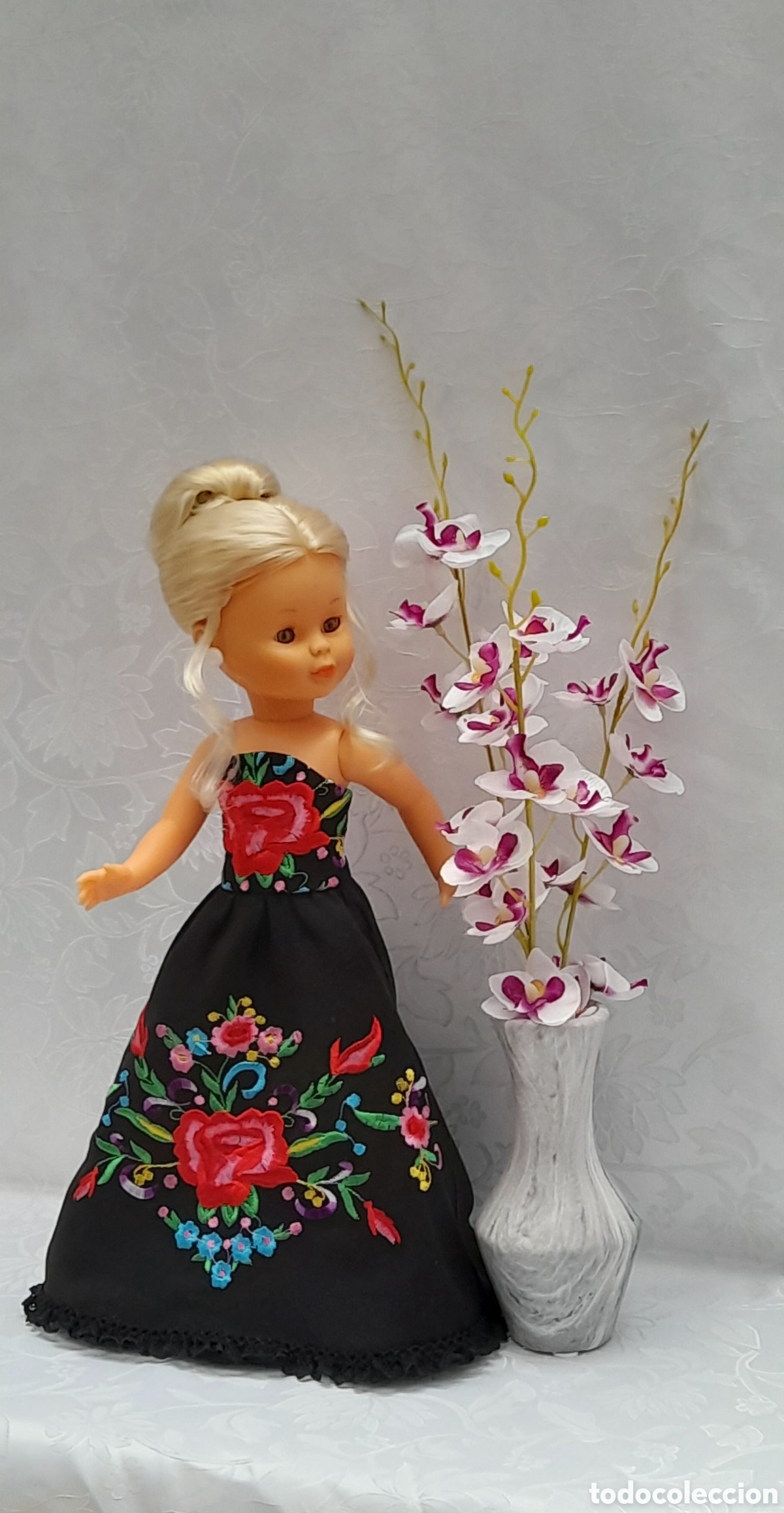 Mu&ntilde;ecas Nancy y Lucas: Vestido bordado confeccionado - Foto 1