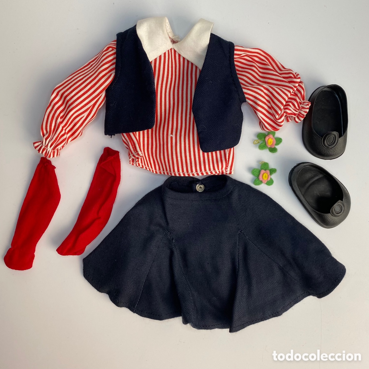 falda, blusa, chaleco, flores y zapatos de muñe - Compra venta en  todocoleccion