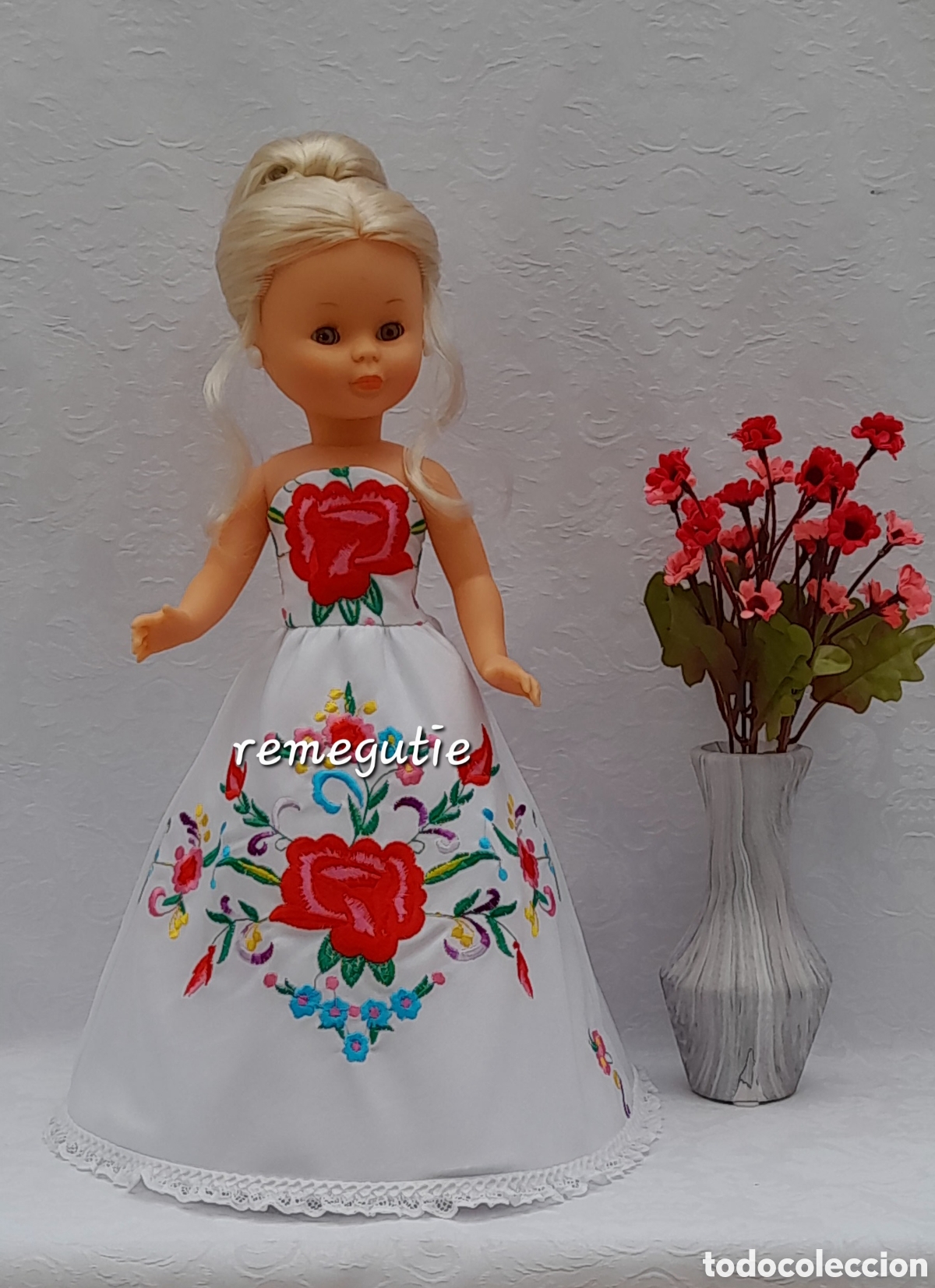 Mu&ntilde;ecas Nancy y Lucas: Vestido bordado para mu&ntilde;ecas - Foto 2