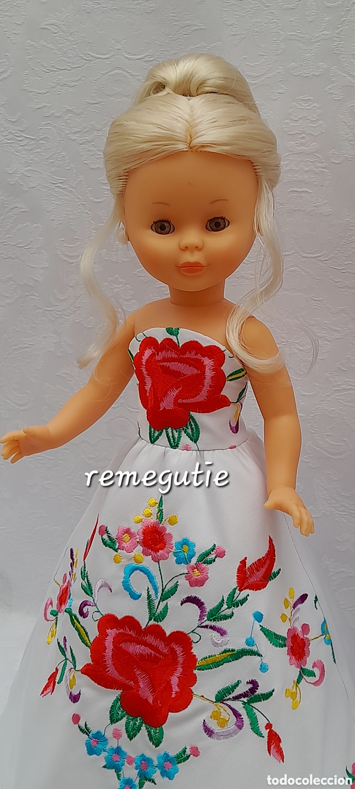 Mu&ntilde;ecas Nancy y Lucas: Vestido bordado para mu&ntilde;ecas - Foto 3