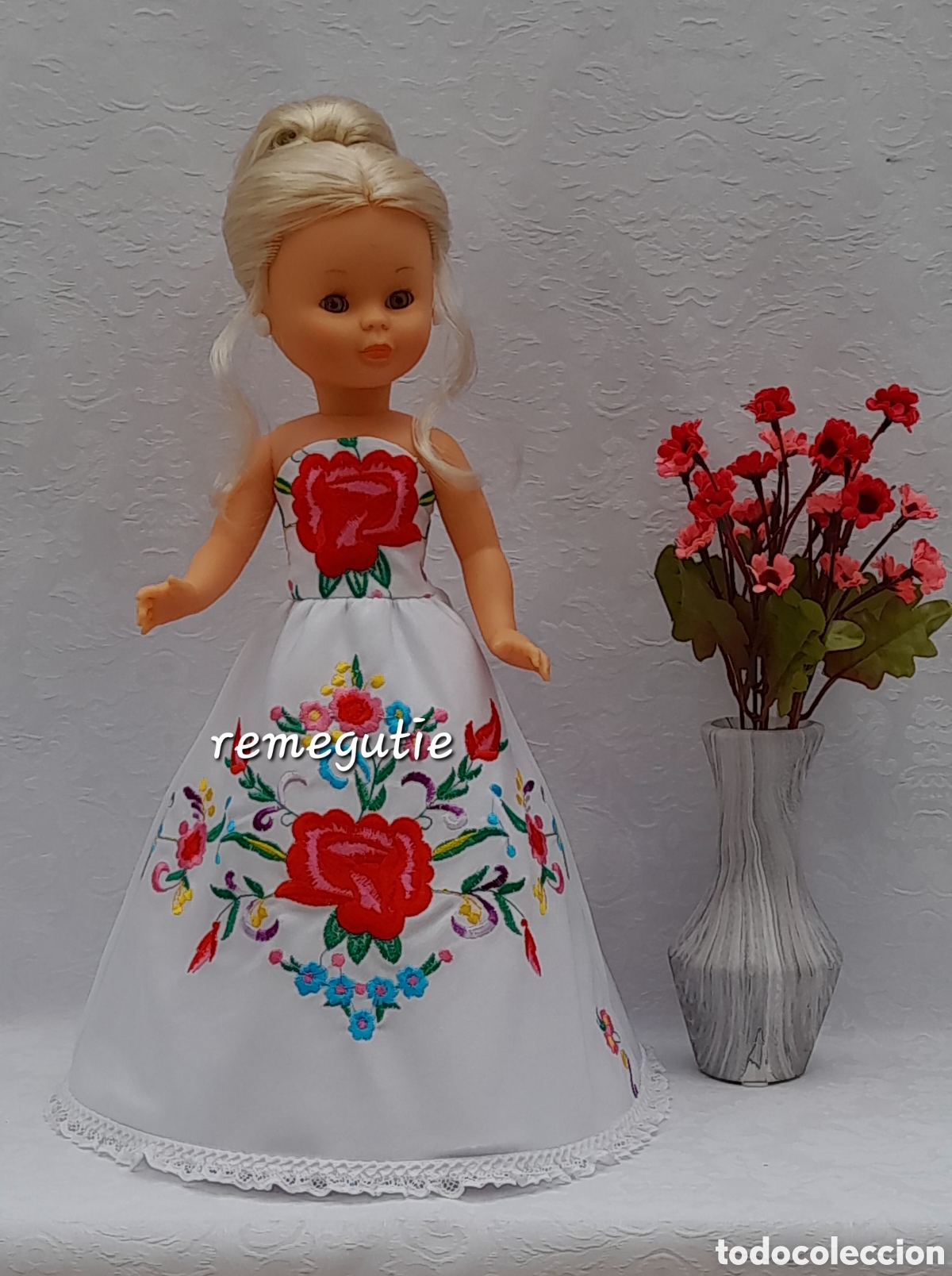 Mu&ntilde;ecas Nancy y Lucas: Vestido bordado para mu&ntilde;ecas - Foto 10