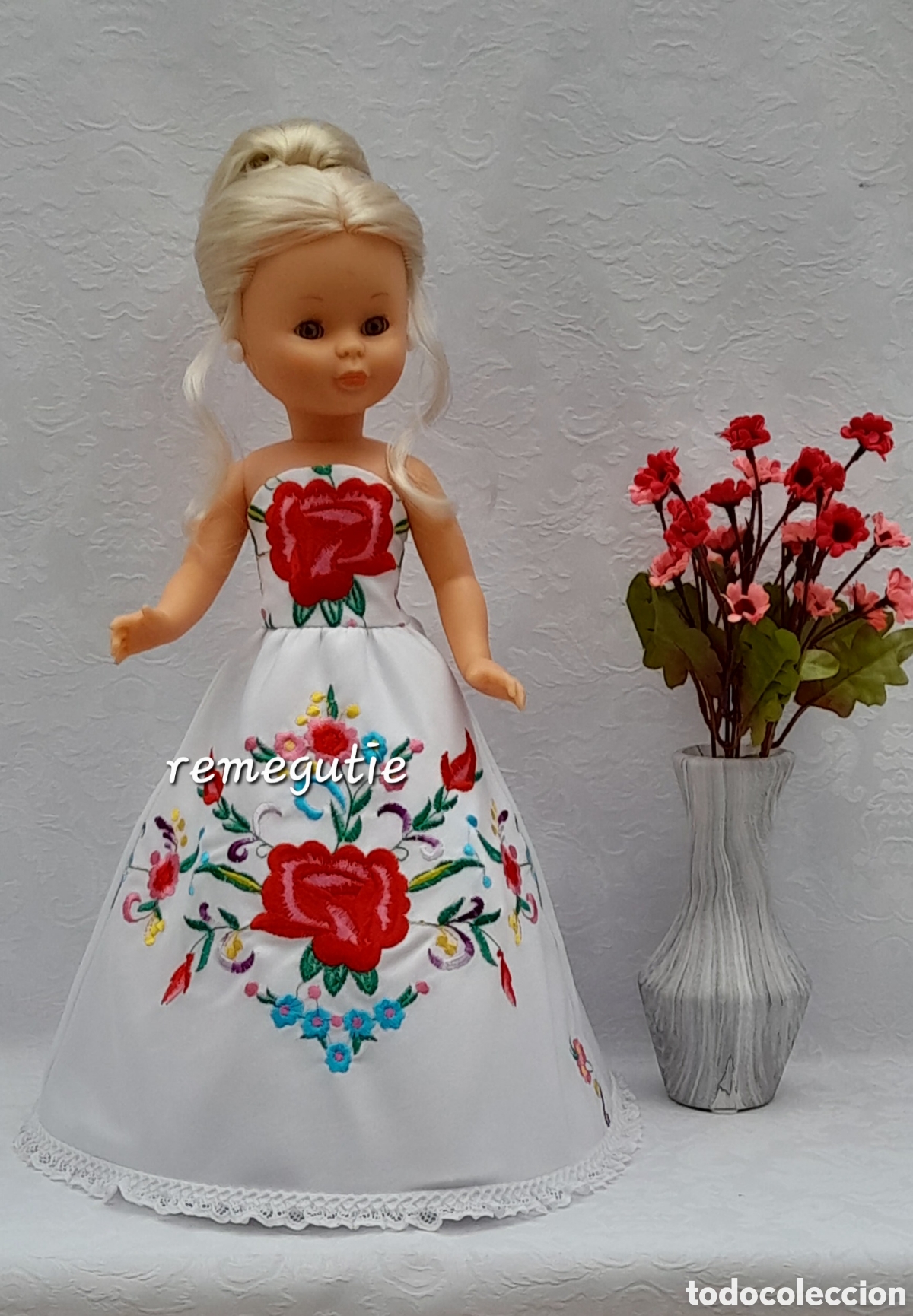 Mu&ntilde;ecas Nancy y Lucas: Vestido bordado para mu&ntilde;ecas - Foto 1