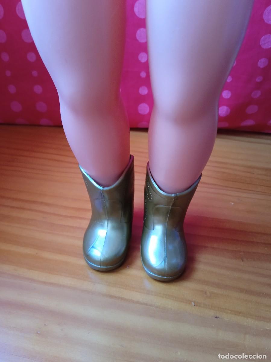 Mu&ntilde;ecas Nancy y Lucas: BOTAS DORADAS NANCY-FAMOSA - Foto 1