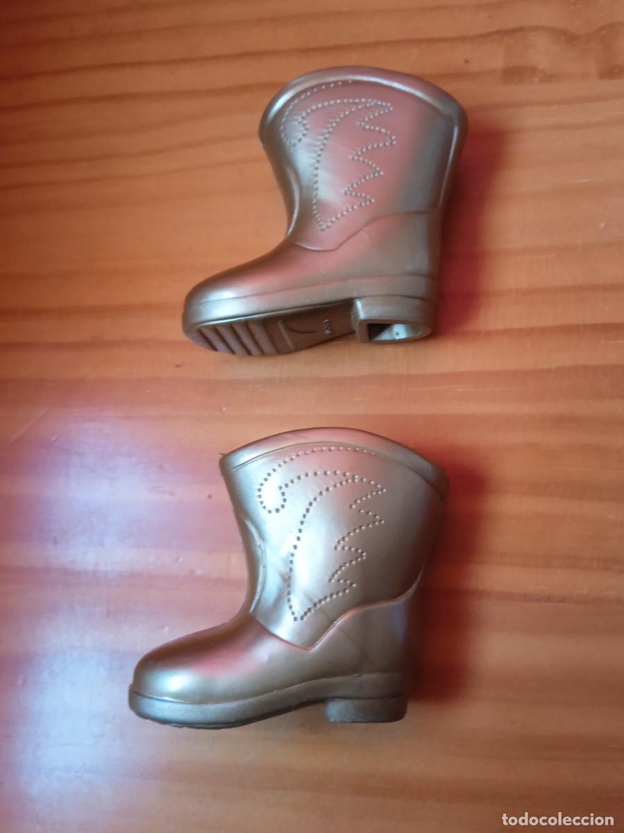 Mu&ntilde;ecas Nancy y Lucas: BOTAS DORADAS NANCY-FAMOSA - Foto 2