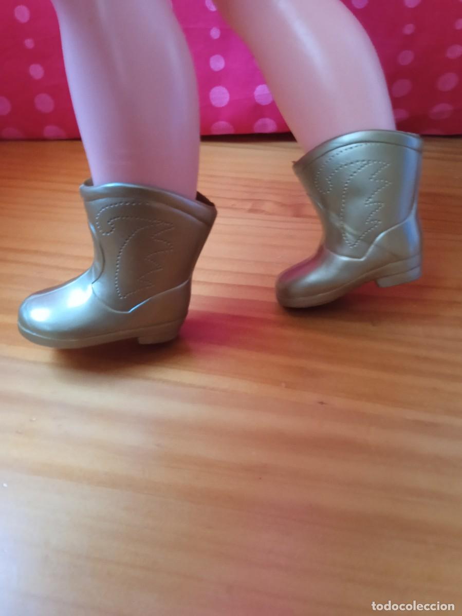 Mu&ntilde;ecas Nancy y Lucas: BOTAS DORADAS NANCY-FAMOSA - Foto 5