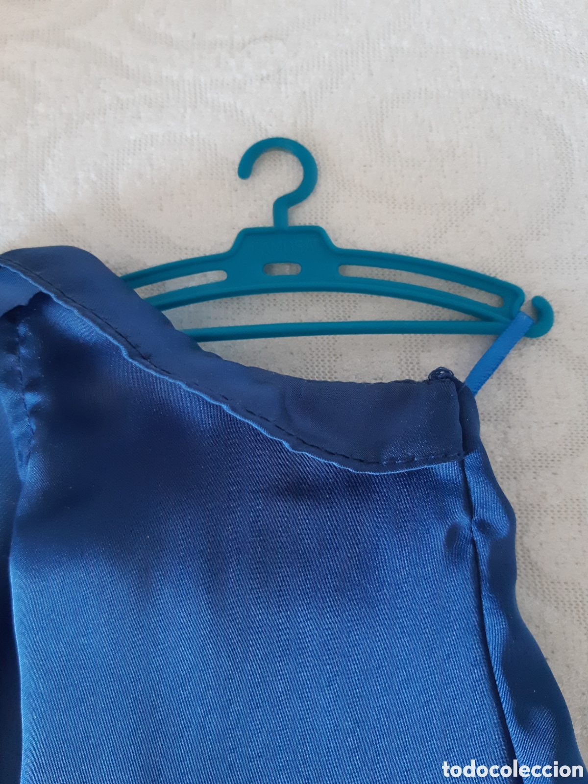 Mu&ntilde;ecas Nancy y Lucas: Lote de 8 cintas de raso para poder colgar vestidos de Nancy - Foto 3