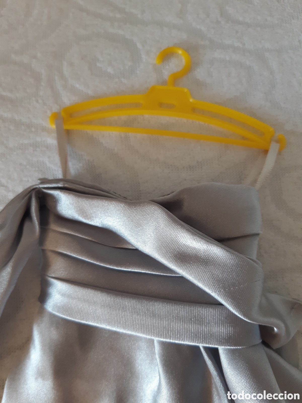 Mu&ntilde;ecas Nancy y Lucas: Lote de 8 cintas de raso para poder colgar vestidos de Nancy - Foto 4