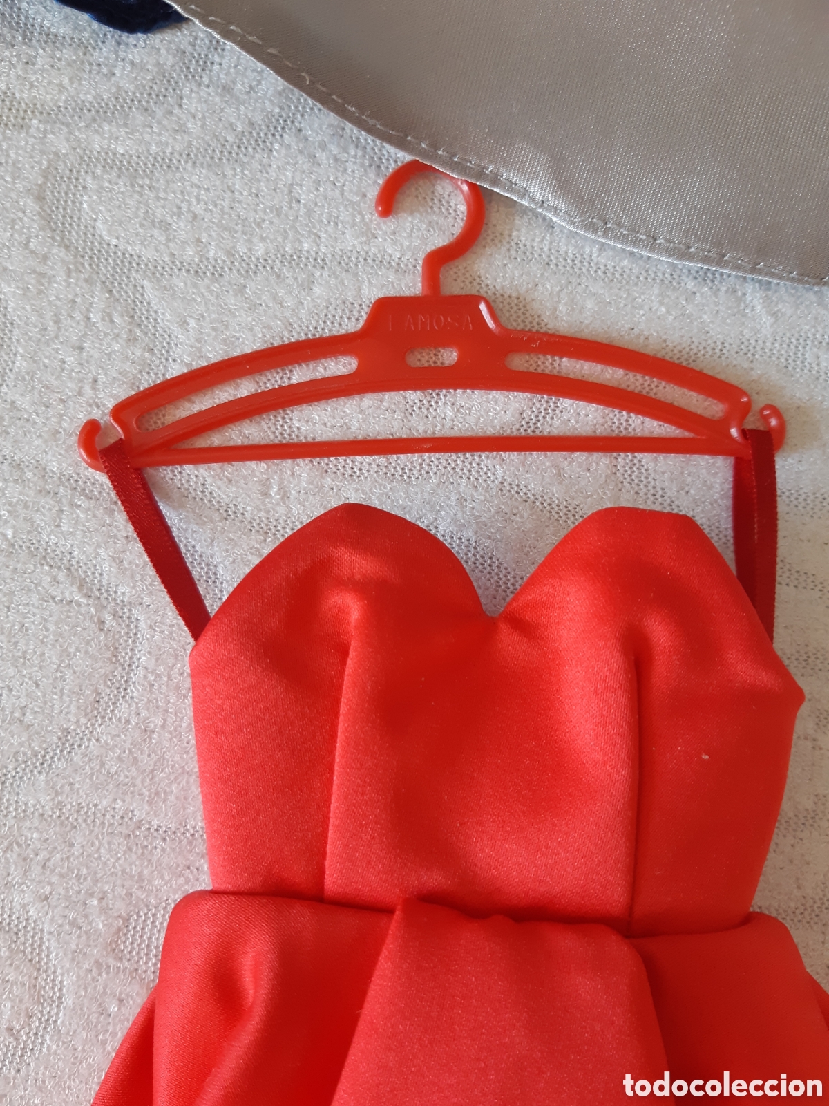 Mu&ntilde;ecas Nancy y Lucas: Lote de 8 cintas de raso para poder colgar vestidos de Nancy - Foto 1