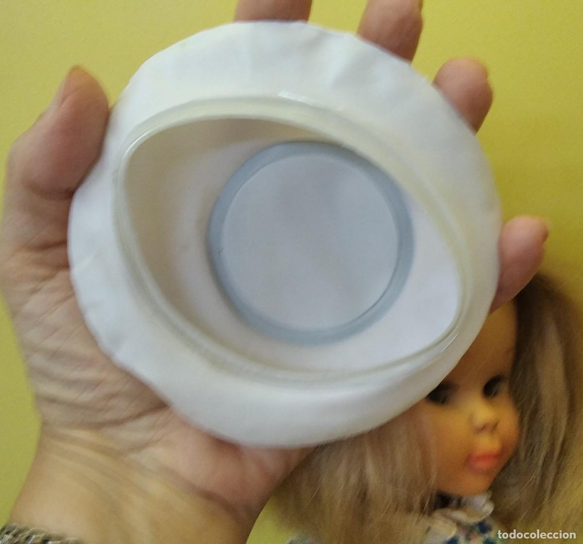 Mu&ntilde;ecas Nancy y Lucas: Boina impermeable para Nancy en blanco y plata - Foto 3