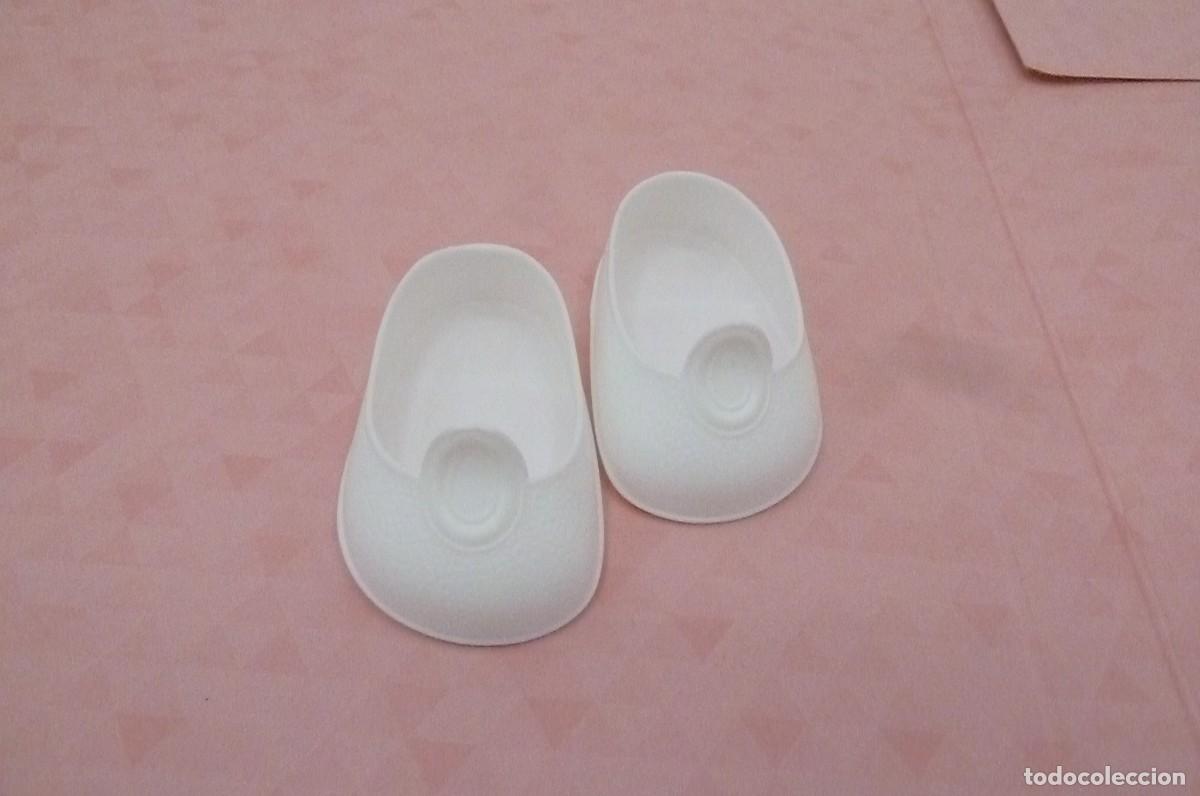 Mu&ntilde;ecas Nancy y Lucas: Zapatos bot&oacute;n reedici&oacute;n blancos - Foto 1