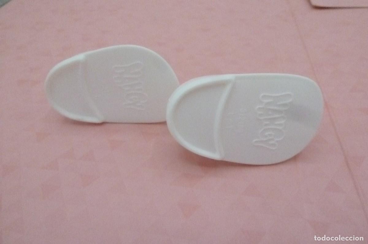Mu&ntilde;ecas Nancy y Lucas: Zapatos bot&oacute;n reedici&oacute;n blancos - Foto 3