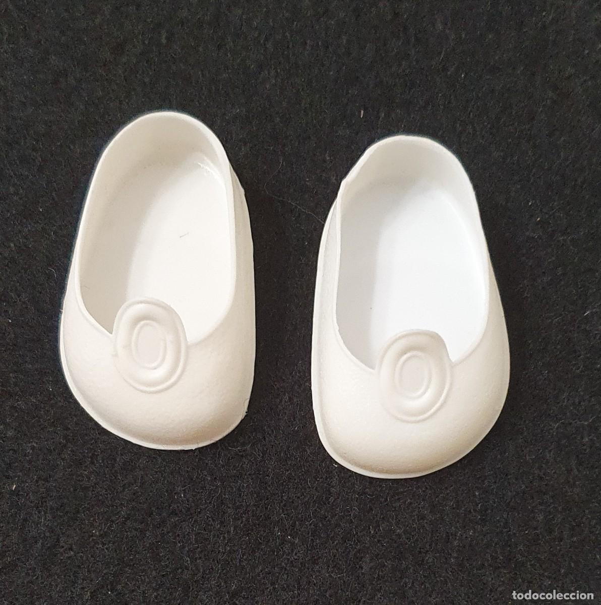 Mu&ntilde;ecas Nancy y Lucas: PAR DE ZAPATOS BLANCOS DE BOTON DE NANCY - Foto 1