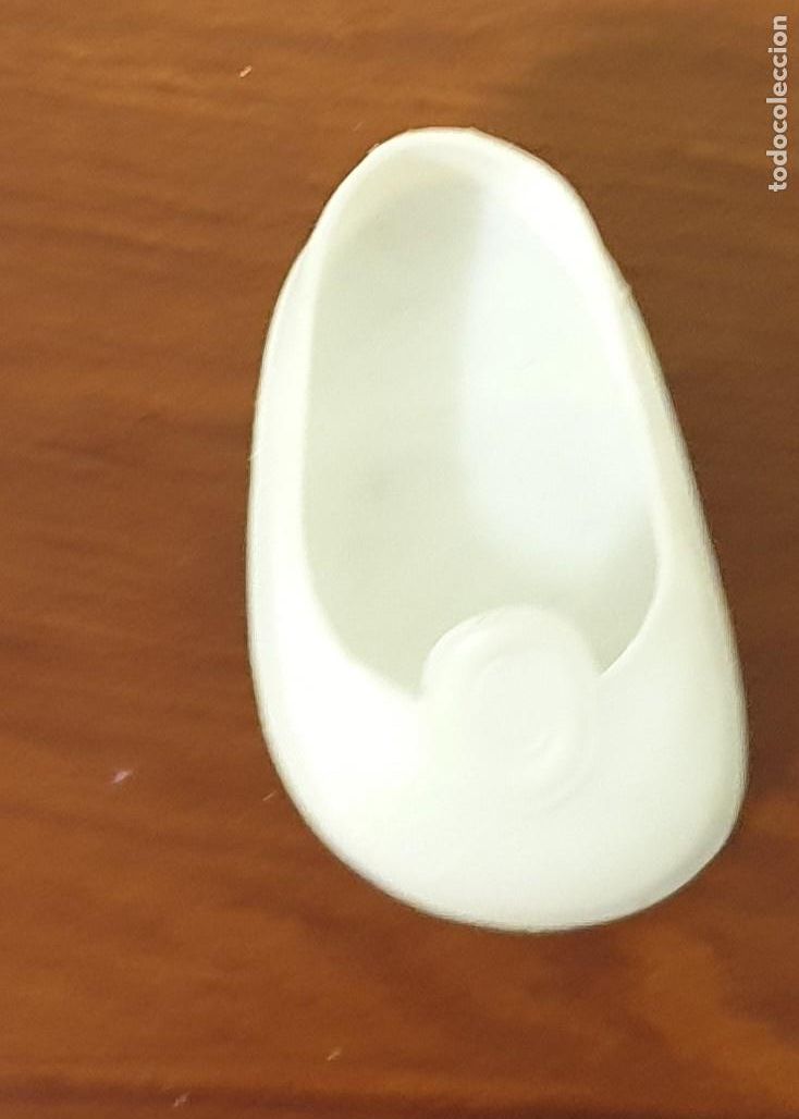 Mu&ntilde;ecas Nancy y Lucas: ZAPATO BLANCO BOT&Oacute;N PIE DERECHO NANCY ORIGINAL 3 - Foto 1