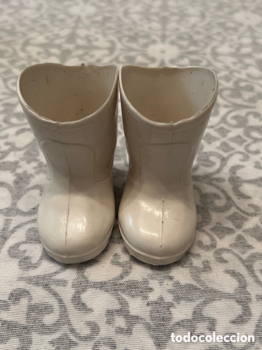 Mu&ntilde;ecas Nancy y Lucas: NANCY BOTAS BLANCAS DE AGUA ORINALES - Foto 1