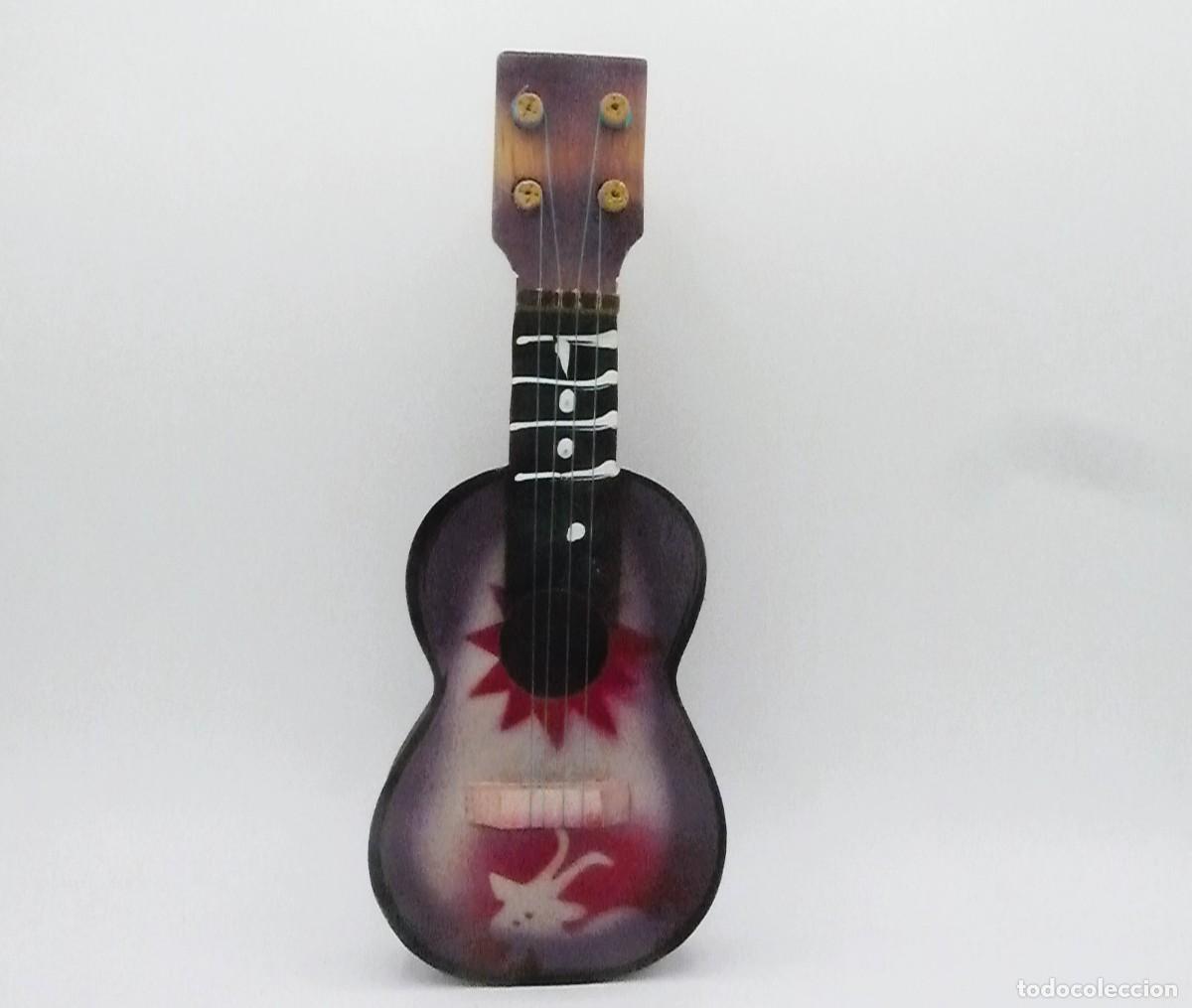 Mu&ntilde;ecas Nancy y Lucas: Guitarra de madera para Nancy - Foto 1