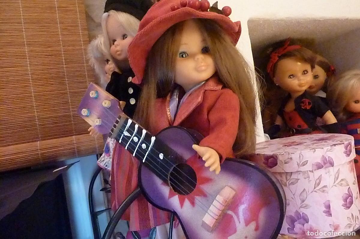 Mu&ntilde;ecas Nancy y Lucas: Guitarra de madera para Nancy - Foto 4