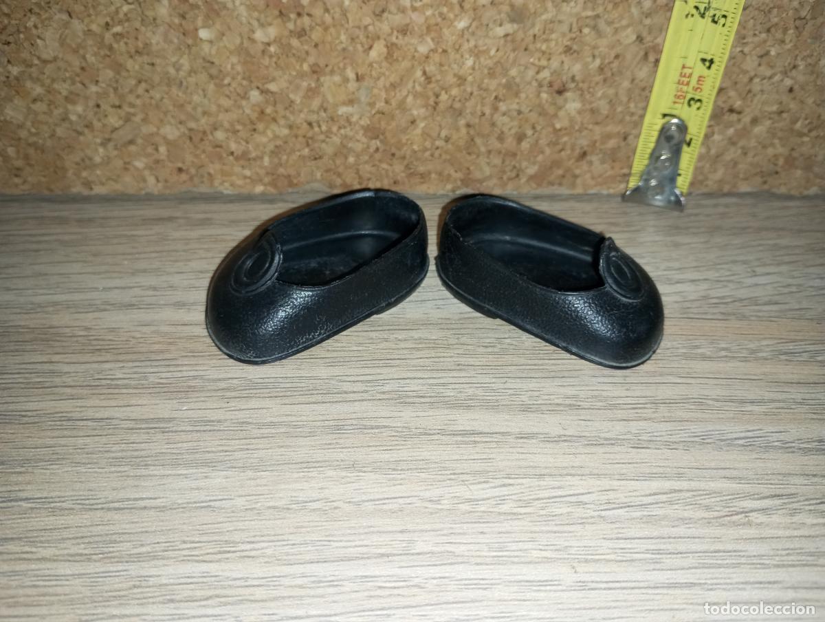 Mu&ntilde;ecas Nancy y Lucas: Zapatos negros de boton de mu&ntilde;eca Nancy - Foto 2