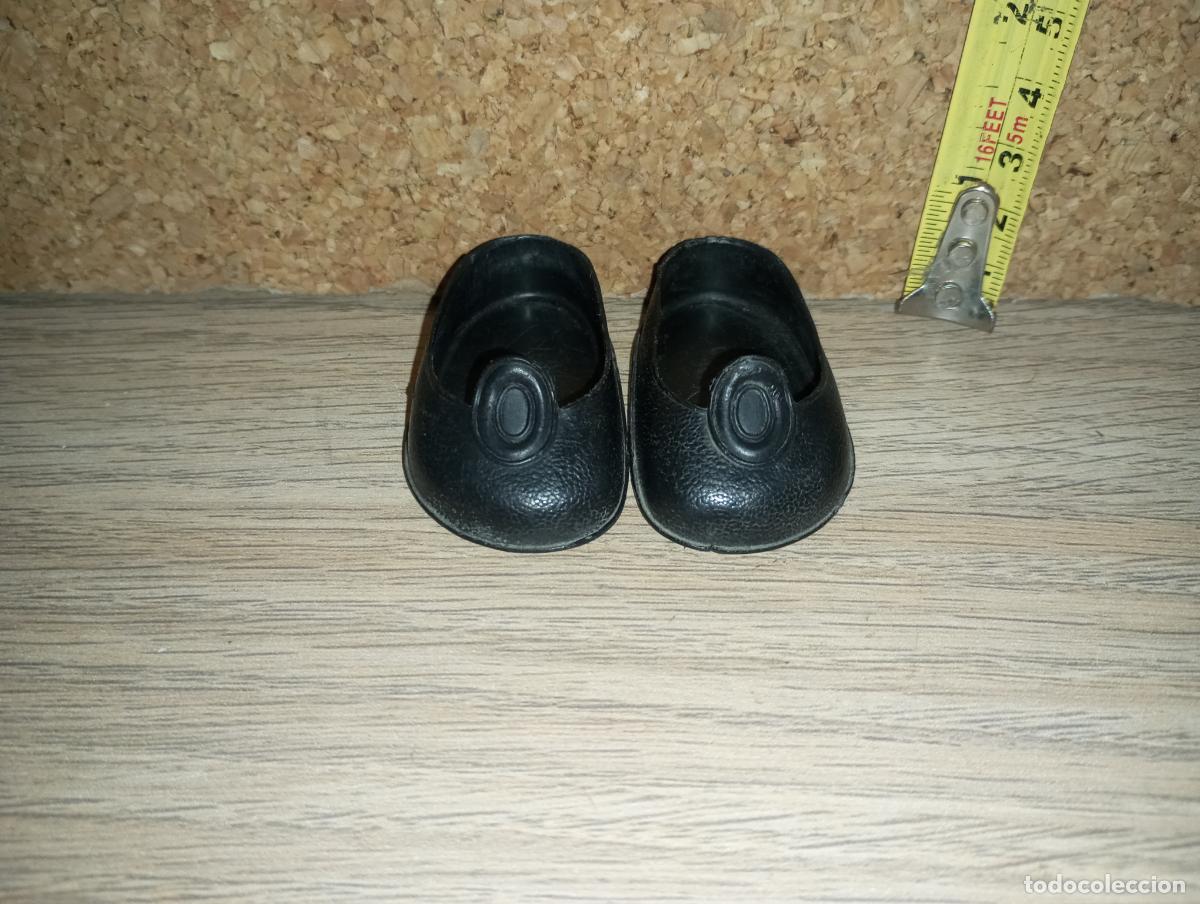 Mu&ntilde;ecas Nancy y Lucas: Zapatos negros de boton de mu&ntilde;eca Nancy - Foto 1