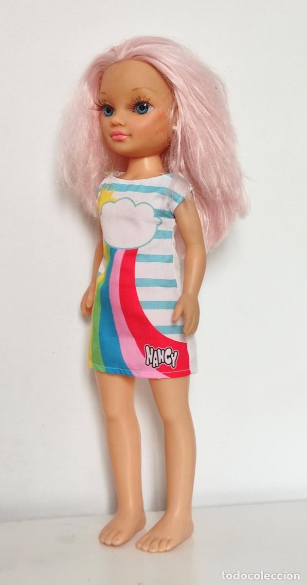 Mu&ntilde;ecas Nancy y Lucas: NANCY PELO ROSA VESTIDO ARCO IRIS - Foto 1