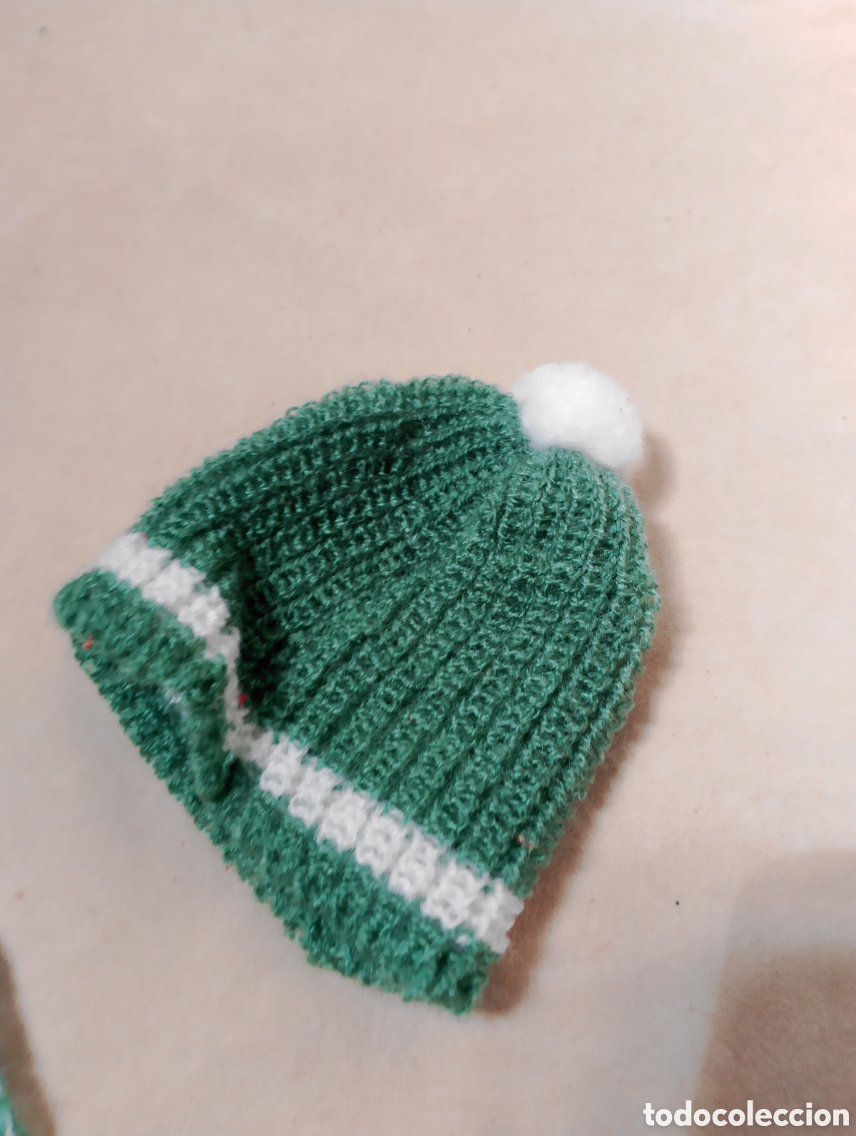 Mu&ntilde;ecas Nancy y Lucas: Conjunto de bufanda y gorro tejido verde de Nancy - Foto 2