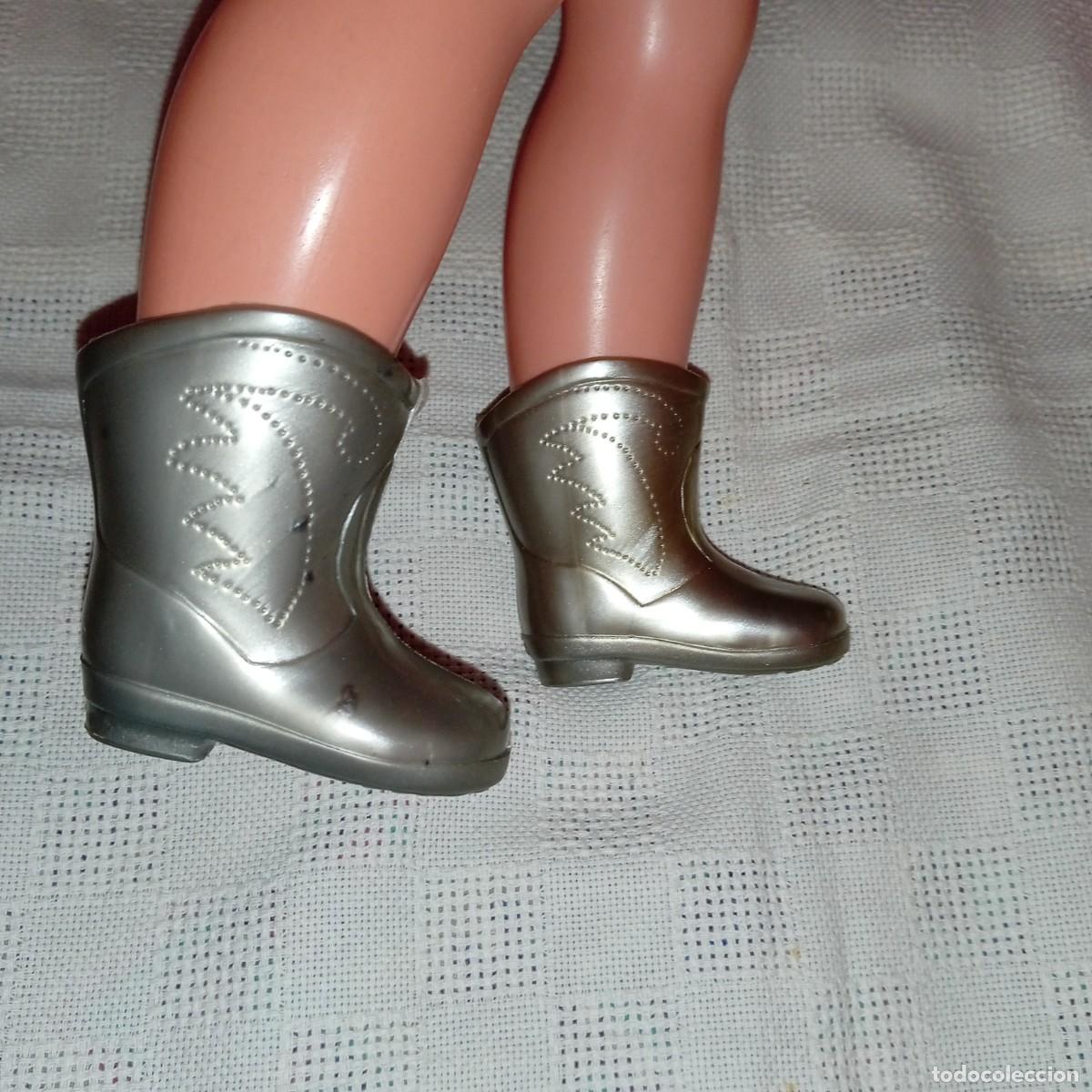 Mu&ntilde;ecas Nancy y Lucas: BOTAS PLATEADAS NANCY-ORIGINALES - Foto 2