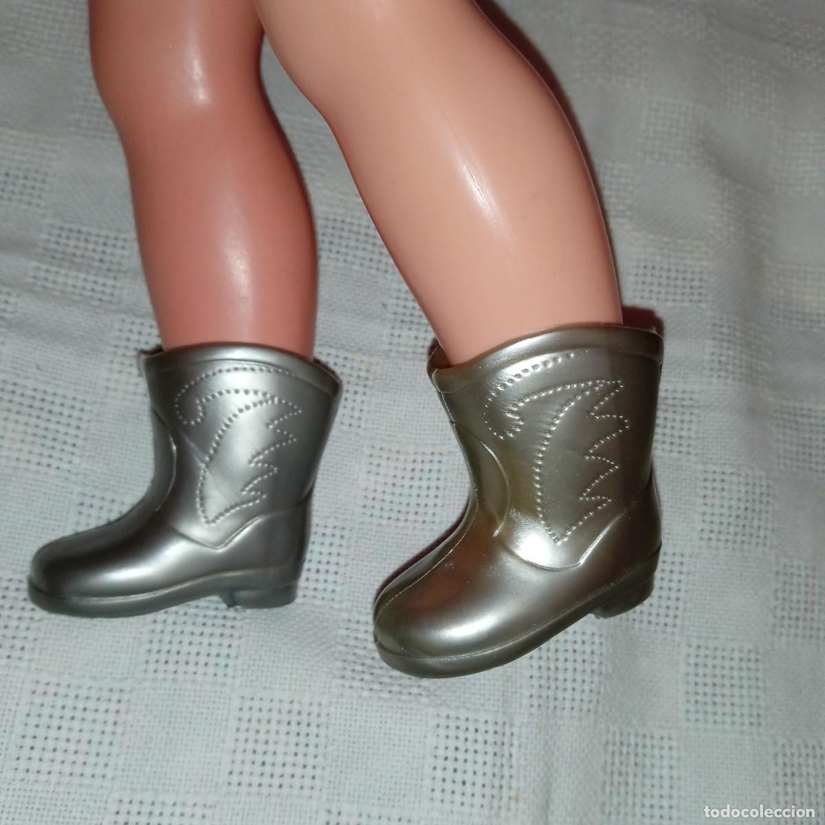 Mu&ntilde;ecas Nancy y Lucas: BOTAS PLATEADAS NANCY-ORIGINALES - Foto 3